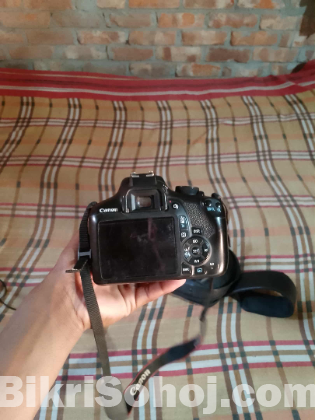DSLR CAMERA